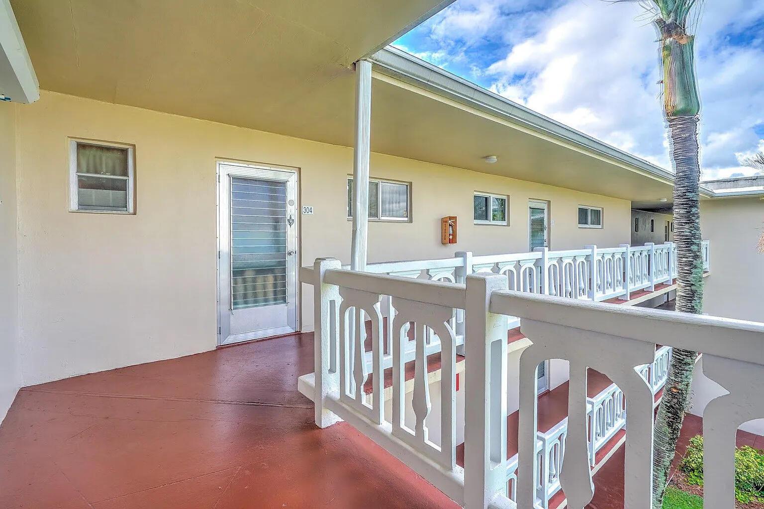 Lake Clarke  Gardens Cond - Residential Lease