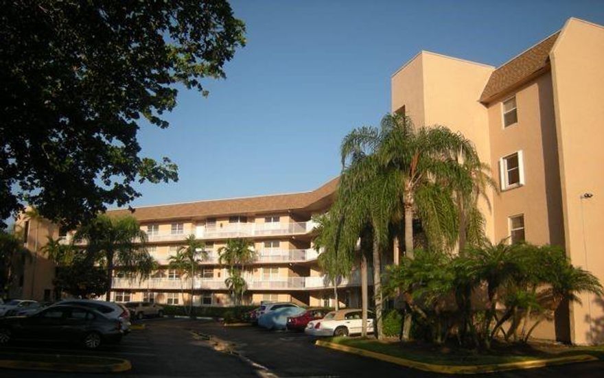 THIS IS IT!  LOOK NO FURTHER! THIS 2/2 55+ PROPERTY IS ON THE TOP FLOOR, RIVIERA MODEL WITH A BEAUTIFUL LAKEVIEW FROM EXTENDED FLA ROOM.  WELL-KEPT BLD#211. BATHROOMS REMODELED, ONE EVEN HAS A ROMAN TUB.  KITCHEN FEATURES GRANITE COUNTERTOPS AND BACKSLPASH.  SEPERATE LAUNDRY ROOM FOR YOUR CONVENIENCE.  JUST LISTED, WON'T LAST! 
IT IS LOCATED NEAR A SATELLITE YEAR-ROUND HEATED POOL, SAUNA, BILLIARD, TENNIS AND PICKLEBALL COURT OVERLOOKING THE LAKE.   READY TO MOVE IN.  COME AND ENJOY A RESORT-STYLE 55+ COMMUNITY WITH A MAIN CLUBHOUSE, SAUNAS, BBQ PICNIC AREAS, BILLIARDS, THEATER, CABANAS, COURTESY BUSES TO STORES AND SAWGRASS MALL, INDOOR AND OUTDOOR POOLS, AND FITNESS ROOM IN THE SOUGHT-AFTER SUNRISE LAKES PHASE IV.