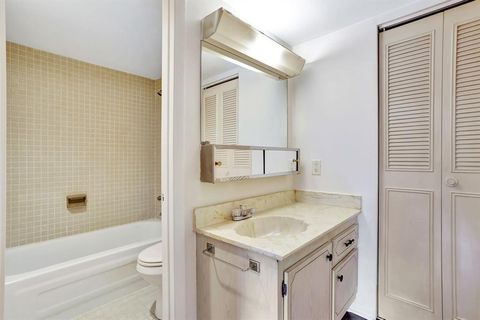 Tiny photo for 860 SE 6th Avenue #303, Deerfield Beach, FL 33441 (MLS # B26001280)