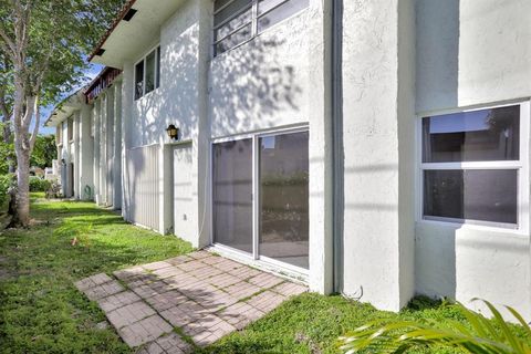 Tiny photo for 860 SE 6th Avenue #303, Deerfield Beach, FL 33441 (MLS # B26001280)