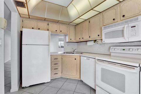 Tiny photo for 860 SE 6th Avenue #303, Deerfield Beach, FL 33441 (MLS # B26001280)