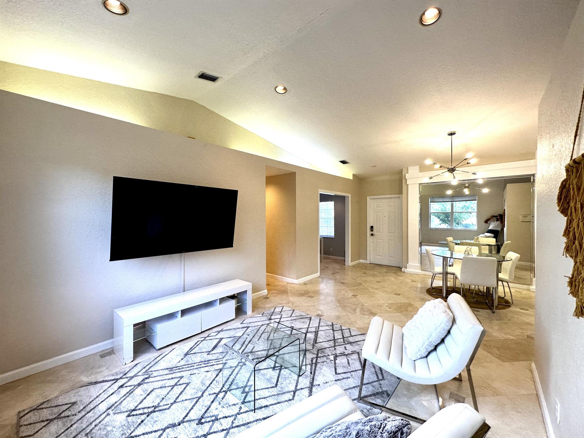 7238 Norwich Lane