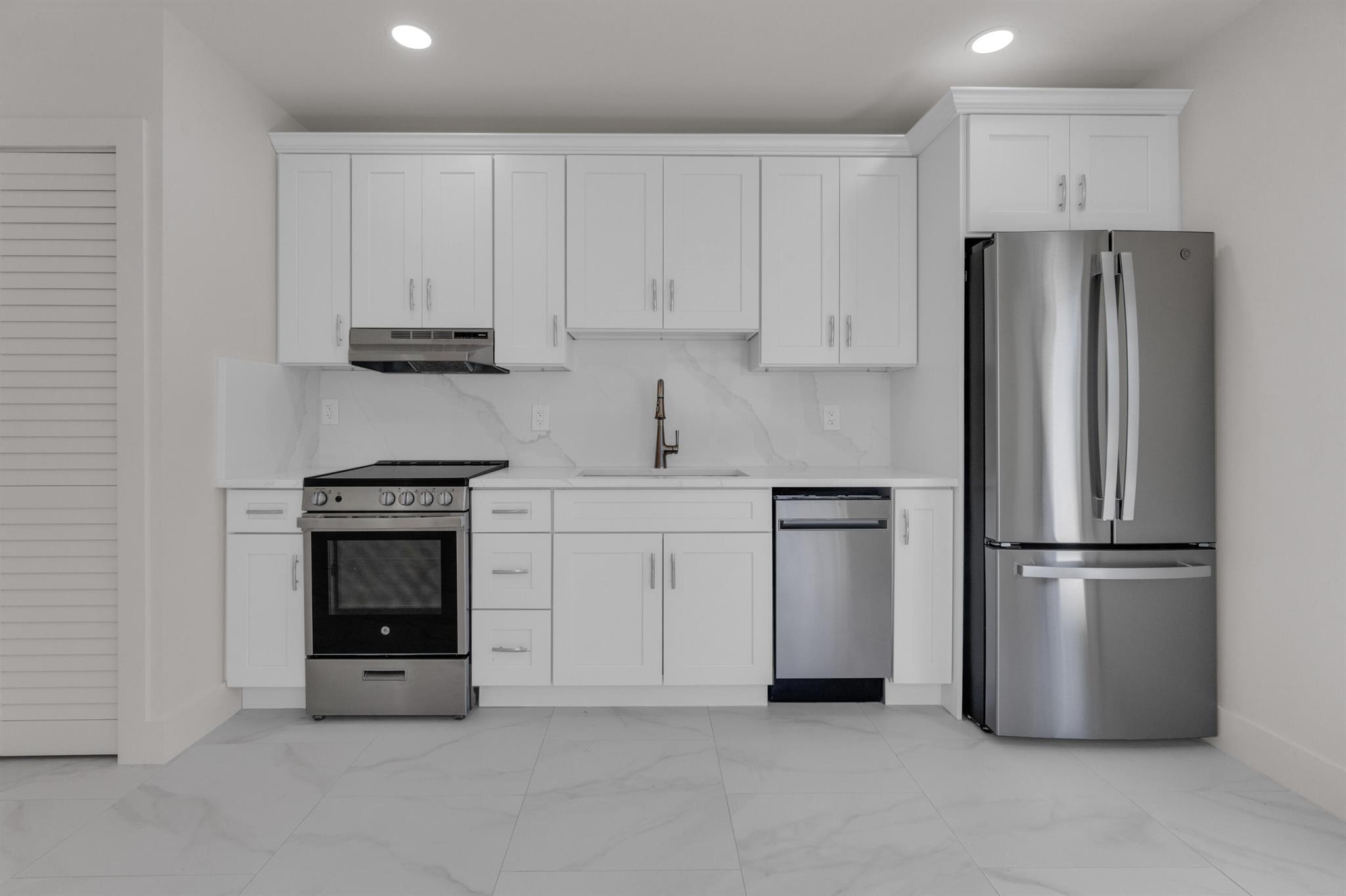 ESTS OF SOUTH PALM BEACH - Residential