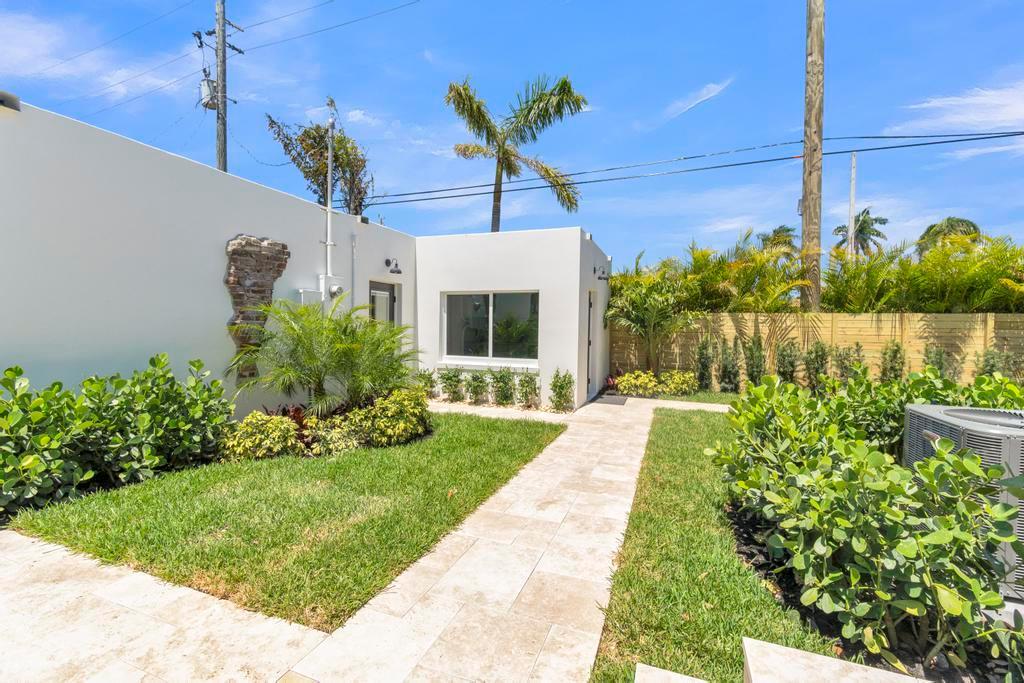 ESTS OF SOUTH PALM BEACH - Residential