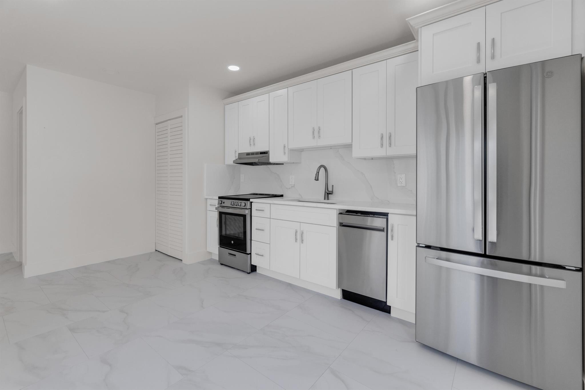 ESTS OF SOUTH PALM BEACH - Residential