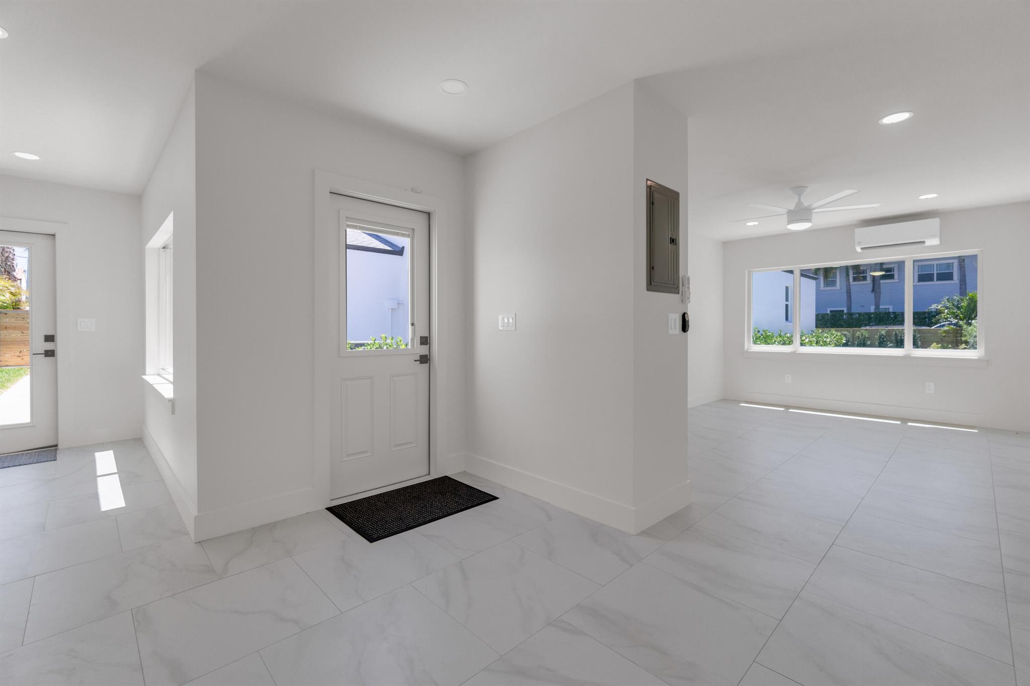 ESTS OF SOUTH PALM BEACH - Residential