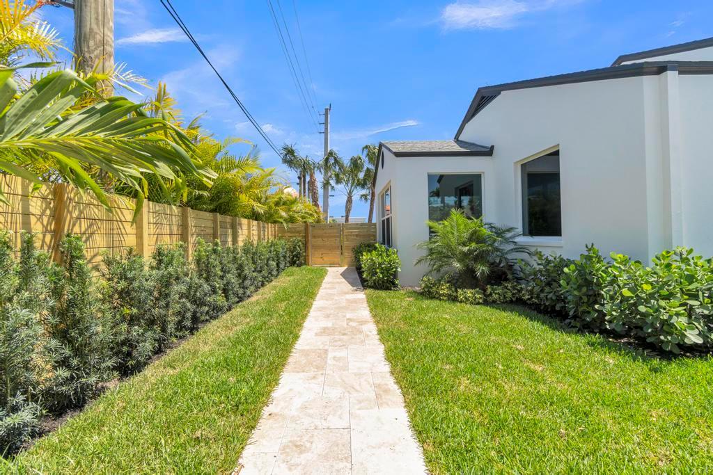 ESTS OF SOUTH PALM BEACH - Residential