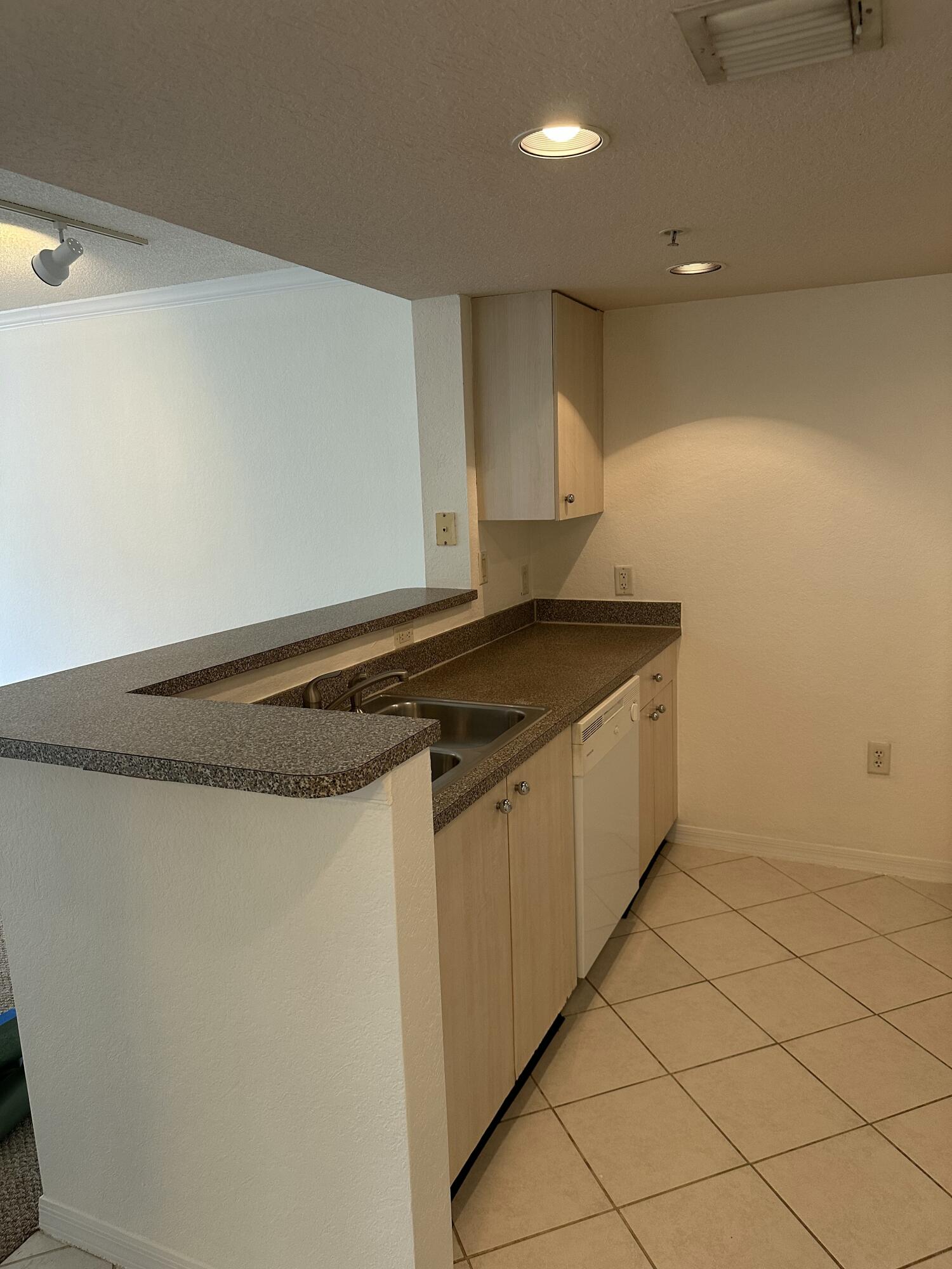 FLAGLER POINTE CONDO - Residential Lease