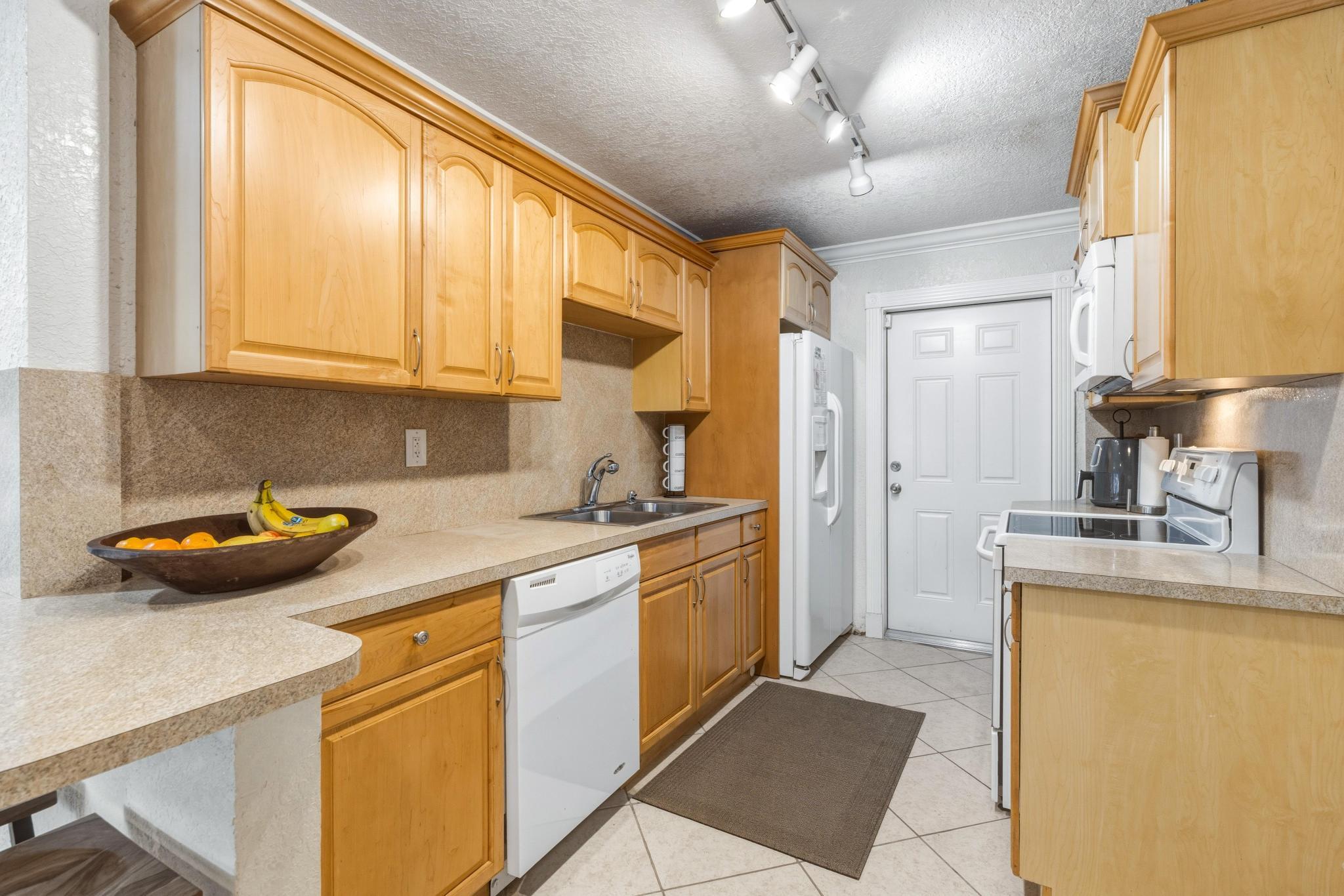 COLLIER MANOR 5TH ADD - Residential