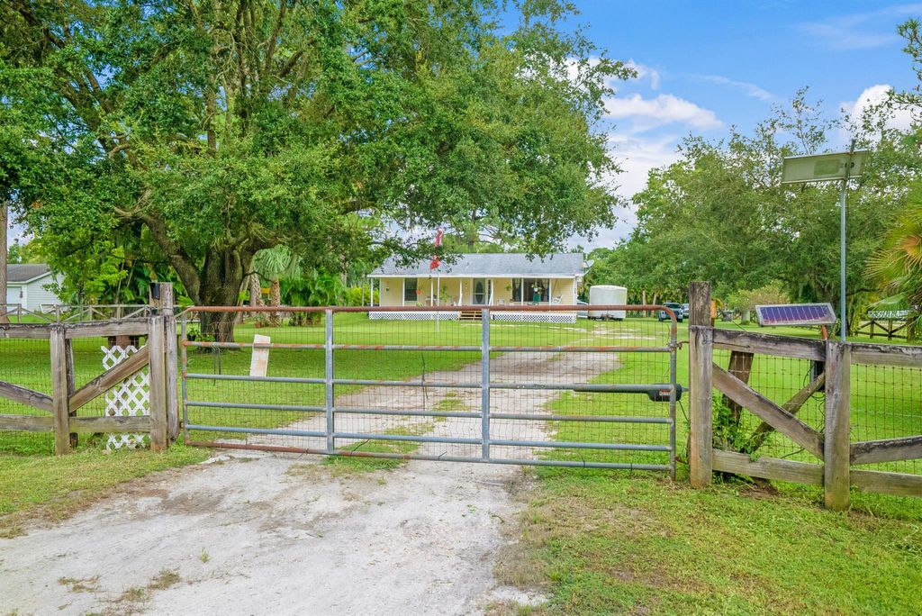 Photo of 9629 150th Court N, Jupiter, FL 33478 (MLS # R11019480)