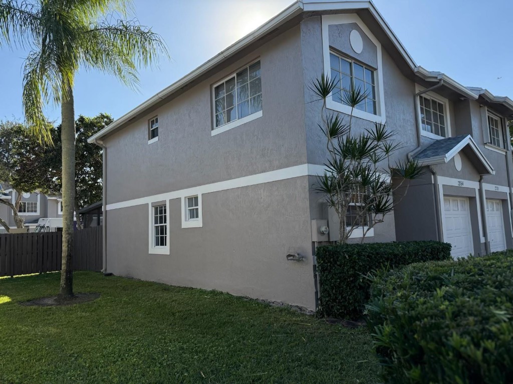 FLAMINGO GARDENS - Residential