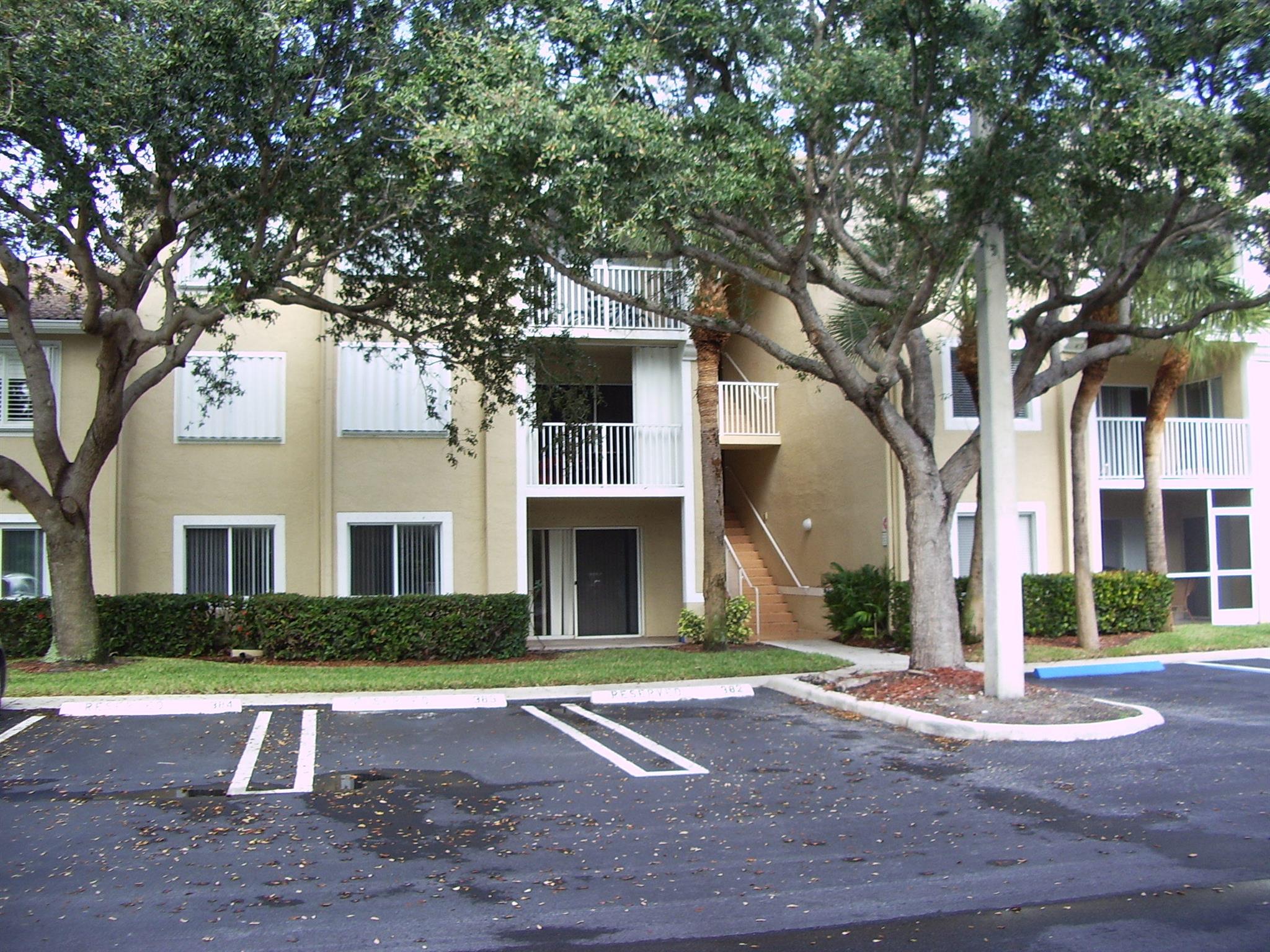 Immaculate unfurnished 3rd floor condo - top floor - vaulted ceilings. Freshly painted. Wood/Tile floors. Eat in Kitchen. Master Bedrm has lrg walk-in closet. Screened balcony, Accordian Shutters. Rent includes: water, sewer, basic cable. No pets pls. Amenities include Clubhouse, heated pool, tennis, billiards room, fitness room, volleyball, business center. Community grill & picnic area. Restaurants, shopping & beach nearby. Available June 1, 2024