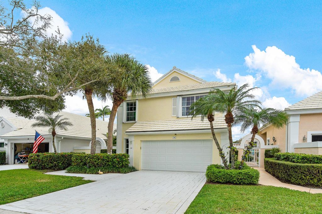 Photo of 38 Windsor Lane, Palm Beach Gardens, FL 33418 (MLS # R10942050)