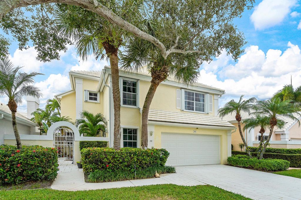 Photo of 38 Windsor Lane, Palm Beach Gardens, FL 33418 (MLS # R10942050)