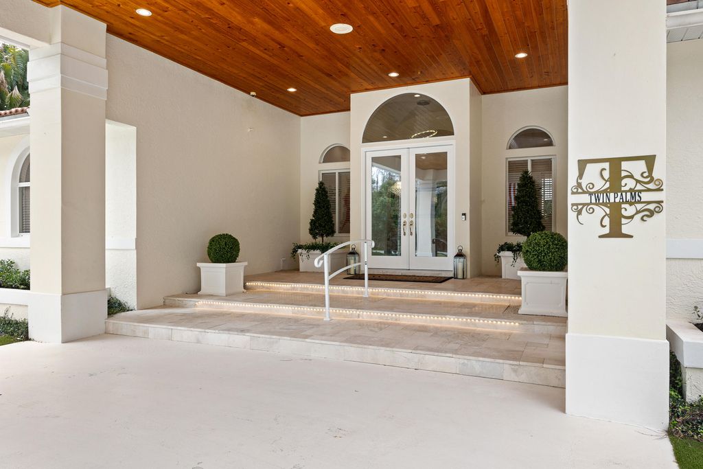 Photo of 19134 SE Old Trail Drive W, Jupiter, FL 33478 (MLS # R10954092)