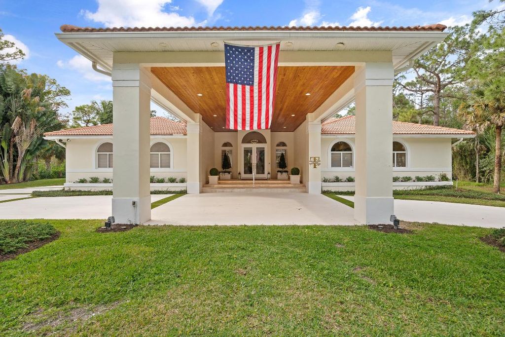 Photo of 19134 SE Old Trail Drive W, Jupiter, FL 33478 (MLS # R10954092)