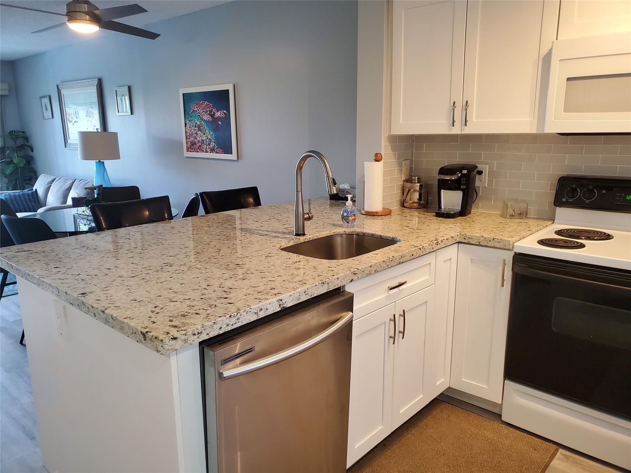 2220 N Cypress Bend Dr 405