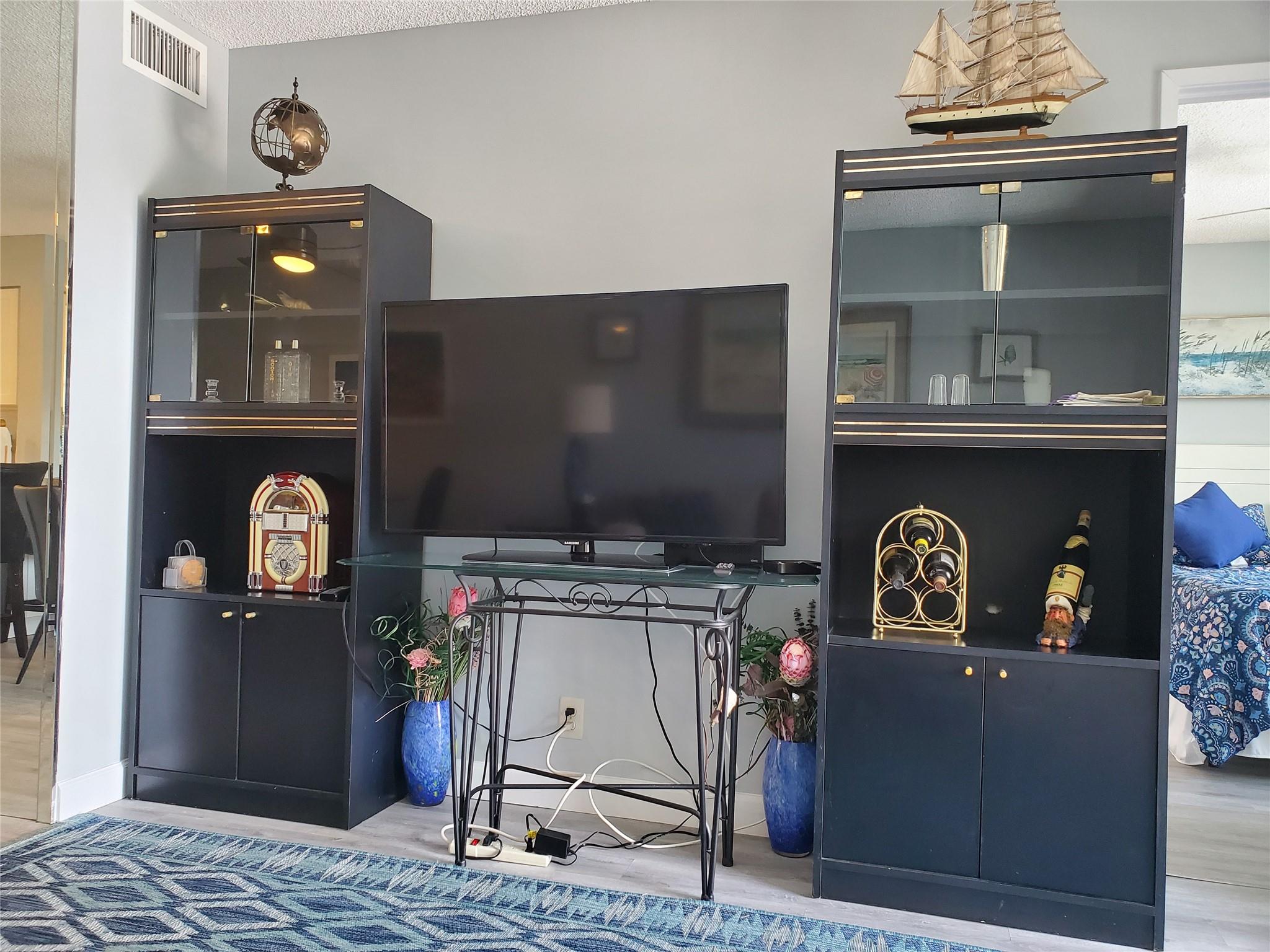 2220 N Cypress Bend Dr 405