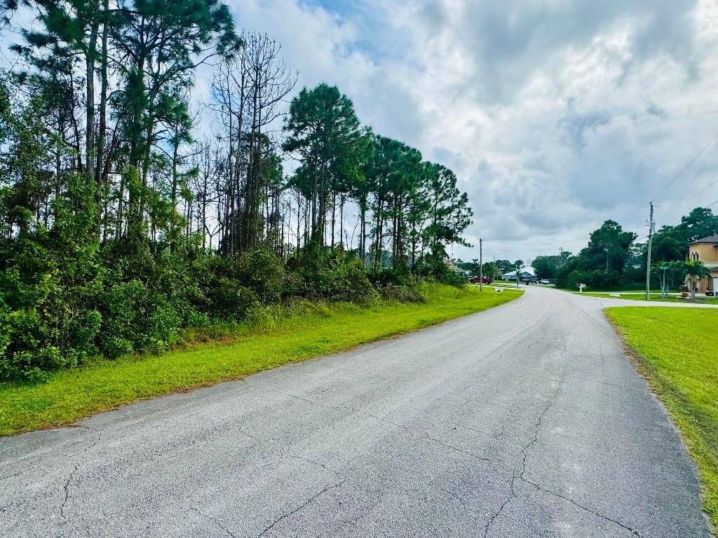 Photo of 5814 NW Gillespie Avenue, Port Saint Lucie, FL 34986 (MLS # R11037374)