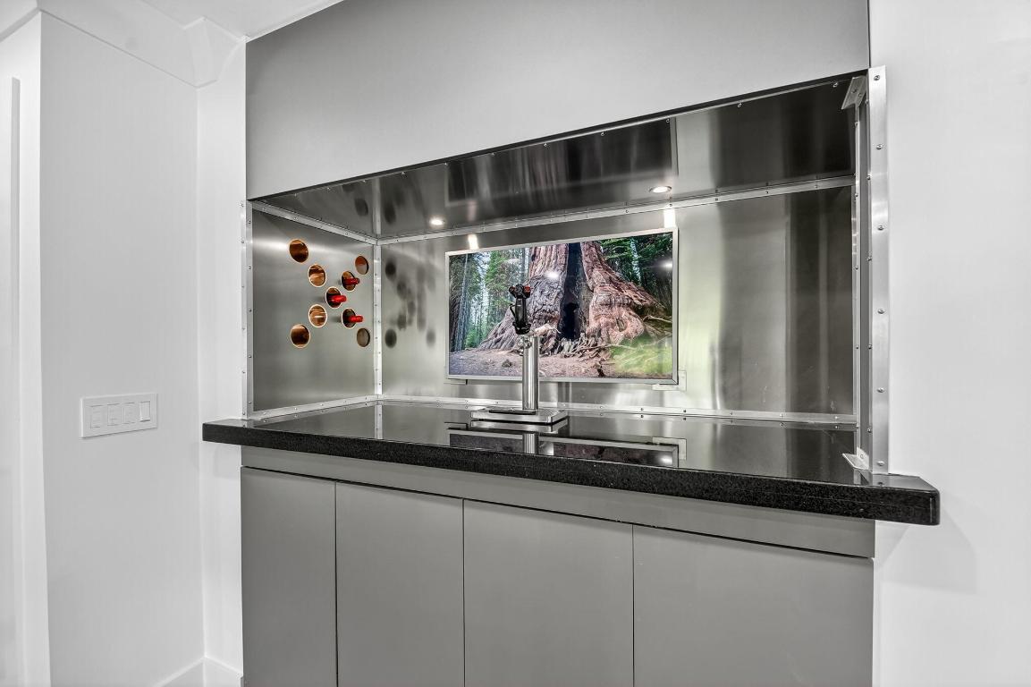 WELLINGTON AERO CLUB OF THE LANDINGS AT WELLINGTON - Residential Lease