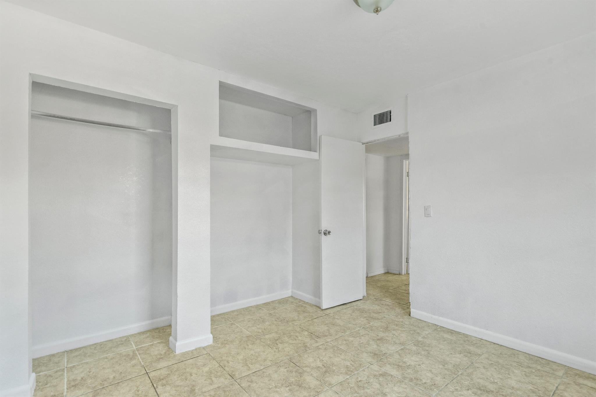 SILVER LAKE PARK ADDITION - Residential Lease