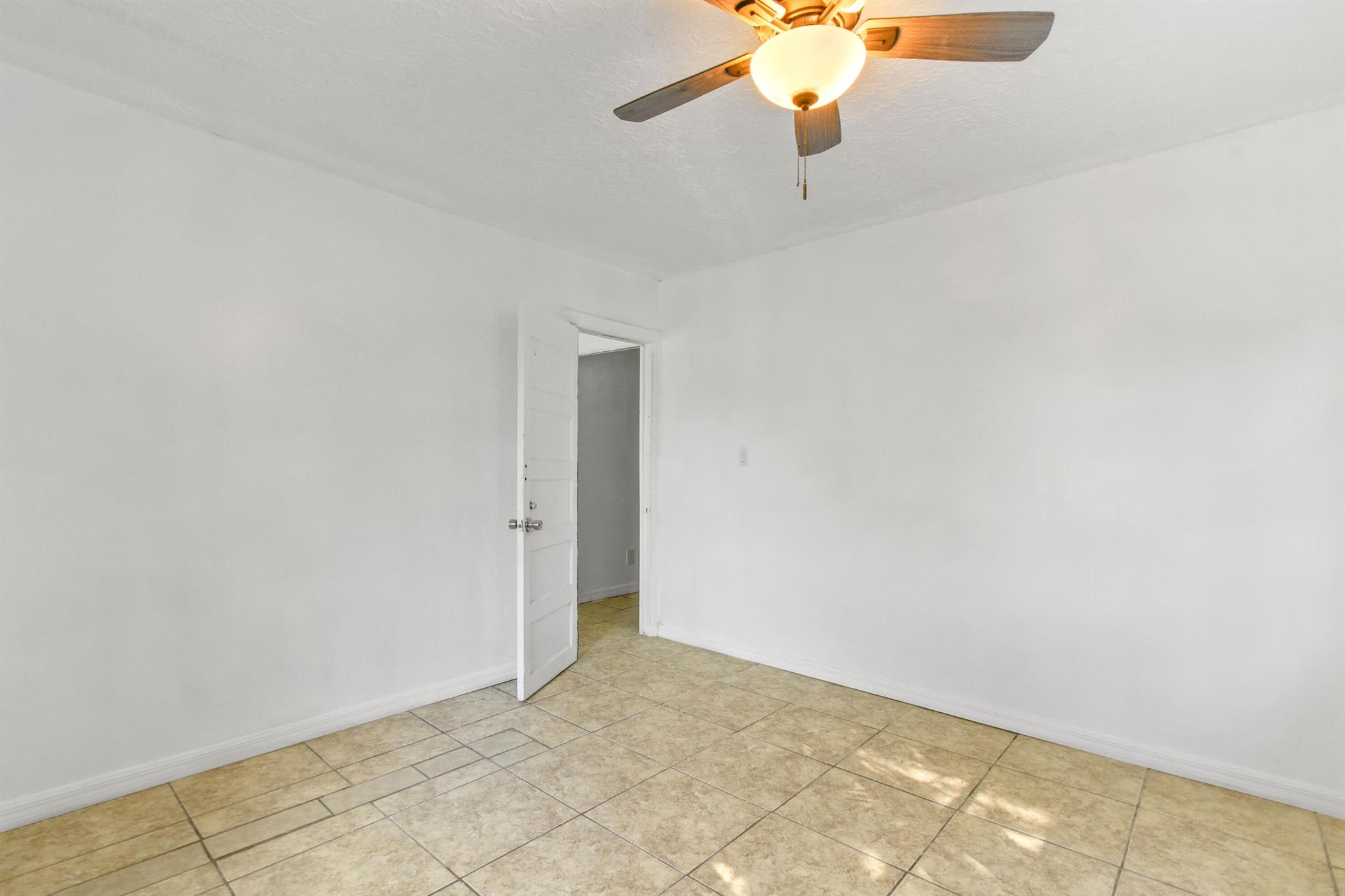 SILVER LAKE PARK ADDITION - Residential Lease