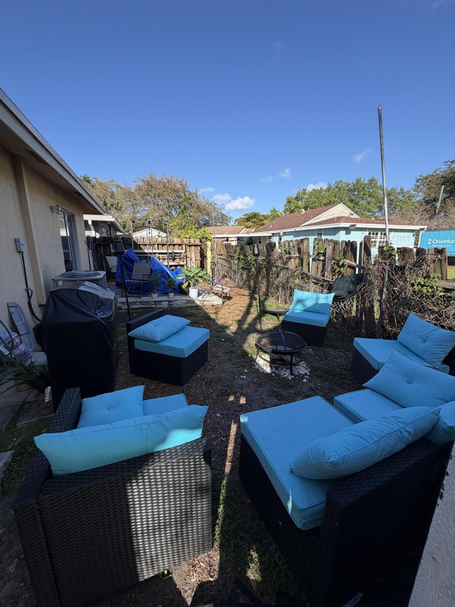 HOLLYWOOD BEACH GARDENS - Residential