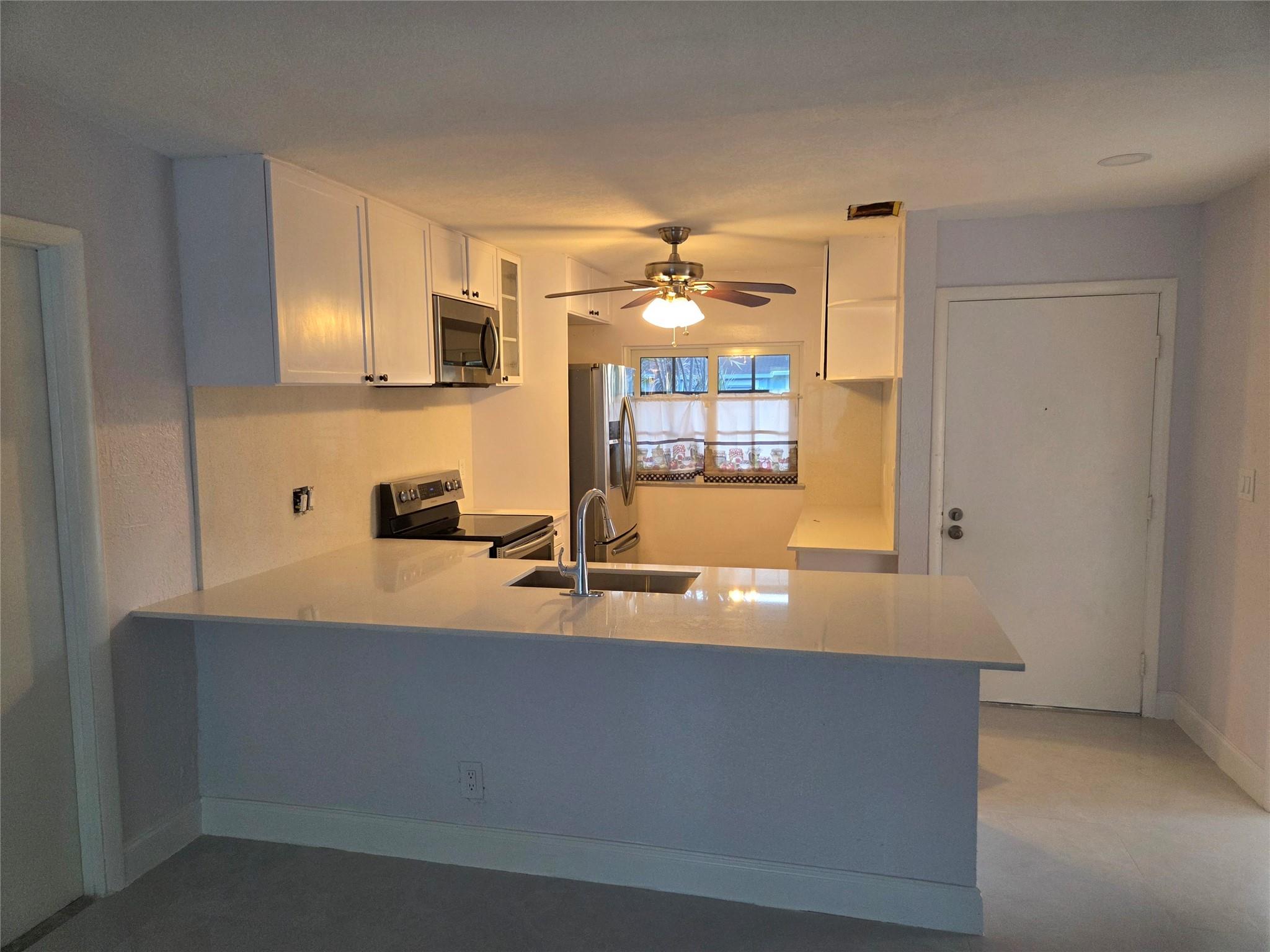 5380 Lakewood Cir F, Pompano Beach, FL, 33063/$395,000 2 5380 Lakewood Cir F