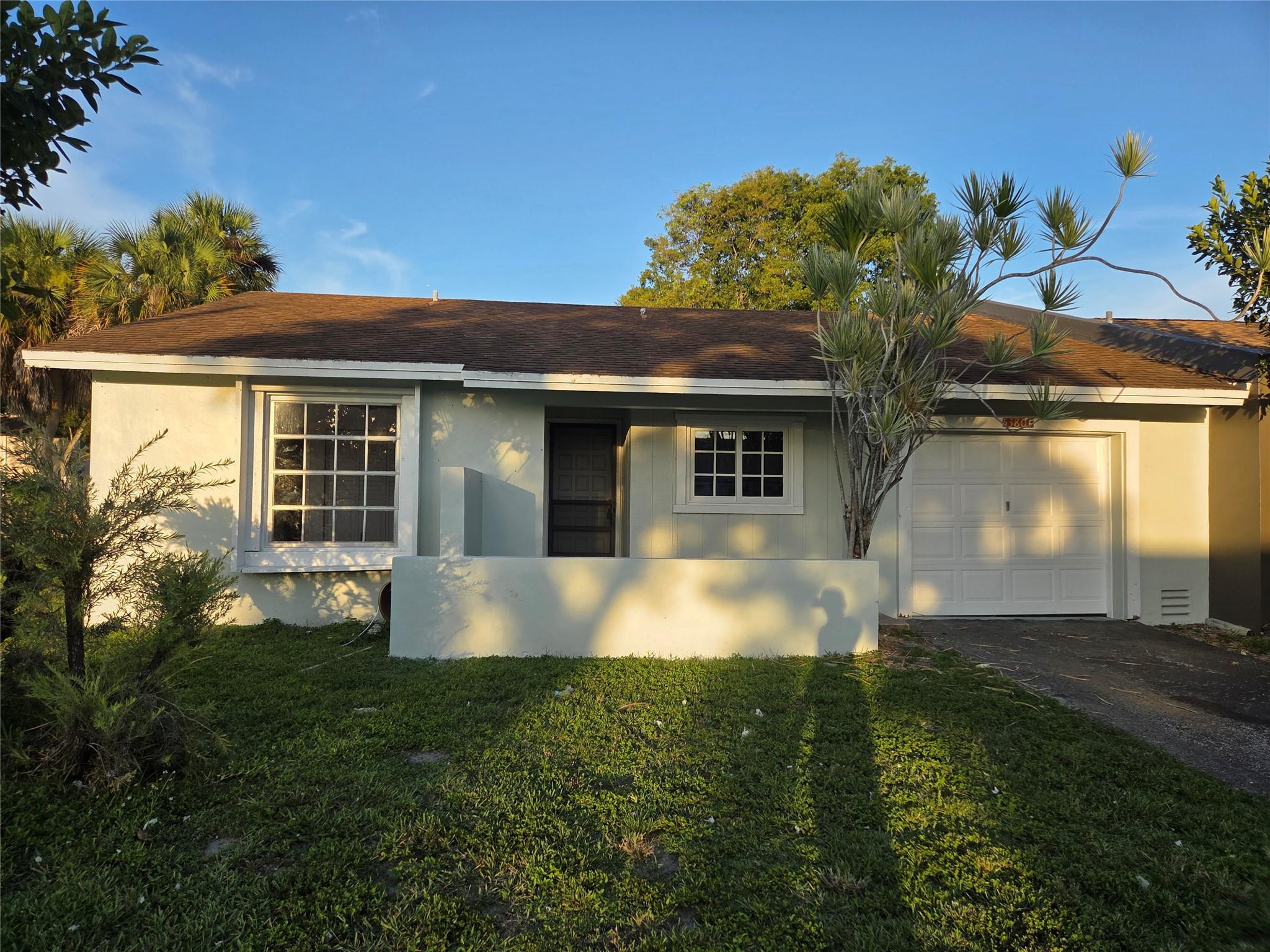 BEAUTIFUL 3 LARGE BEDROOMS, 2 BATHROOMS, 1 ATTACHED CAR GARAGE CORNER VILLA, UPGRATED KITCHEN, BATHROOM, NICE NEW TILE FLOOR. FRESHLY PAINTED. UPGRADED PROPERTY, READY TO MOVE IN. ALL AGES. LOW HOA, WITH COMMUNITY POOL, CLUB, BBQ AREA. THE VILLA HAS ITS PRIVATE FENCE, NICE YARD. MULTIPLE AREAS FOR VISTORS TO PACK CARS. NICE HOME AND NICE AREA FOR FAMILIES. GREAT SCHOOLS, CLOSE TO MAJOR SHOPPING CENTERS AND RESTAUTANTS. MINUTES AWAY FROM CORAL SPRINGS MALL.
ALL AGES COMMUNITY. LOW MONTHLY HOA $181 WHICH COVERS BASIC CABLE SERVICE, INTERNET SERVICE, LAWN MAINTENANCE. NICE COMMUNITY POOL.