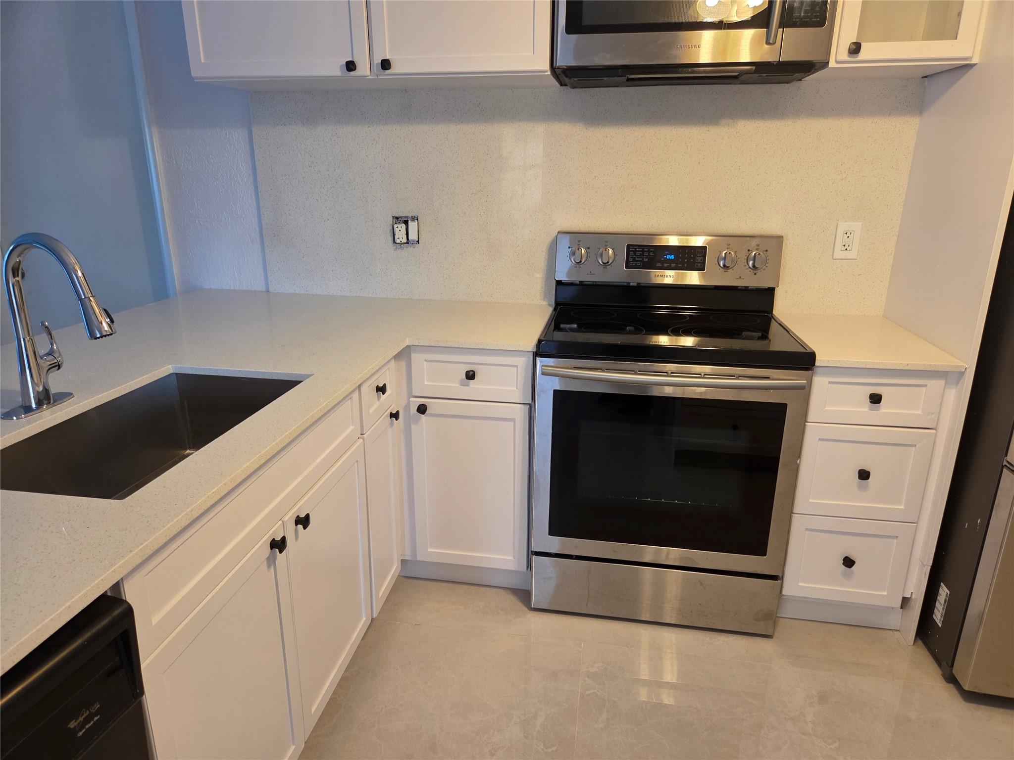 5380 Lakewood Cir F, Pompano Beach, FL, 33063/$395,000 3 5380 Lakewood Cir F