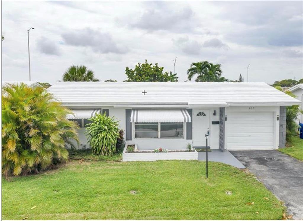 Carefree Living at Leisureville, Centrally Located In Pompano Beach! Well Maintained 55+ Complex With Golf and Two Pools and Clubhouses!