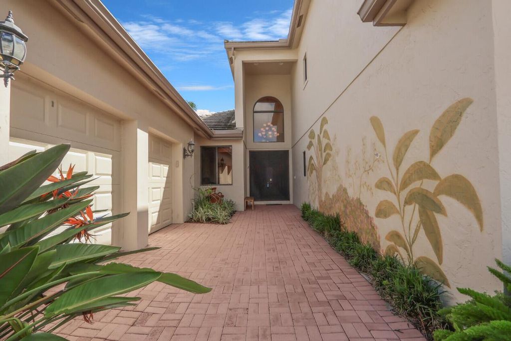 Photo of 13322 Deauville Drive, Palm Beach Gardens, FL 33410 (MLS # R11128584)