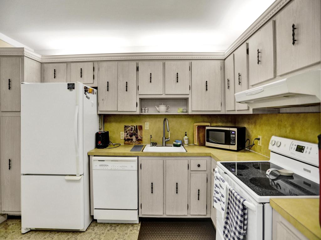 ARLEN HOUSE EAST CONDO - Residential