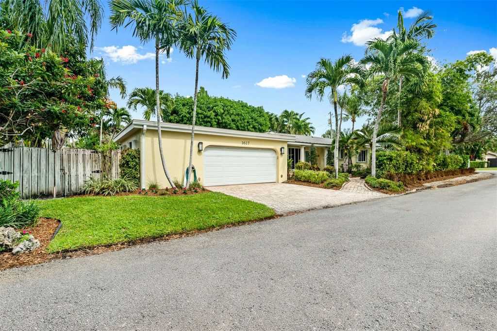 Photo of 1617 Poinsettia Drive, Fort Lauderdale, FL 33305 (MLS # F10410078)