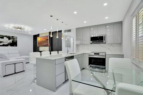 Condominium in Delray Beach FL 450 Normandy J 8.jpg