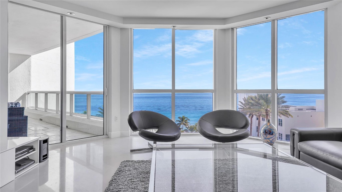 LAS OLAS BEACH CLUB - Residential