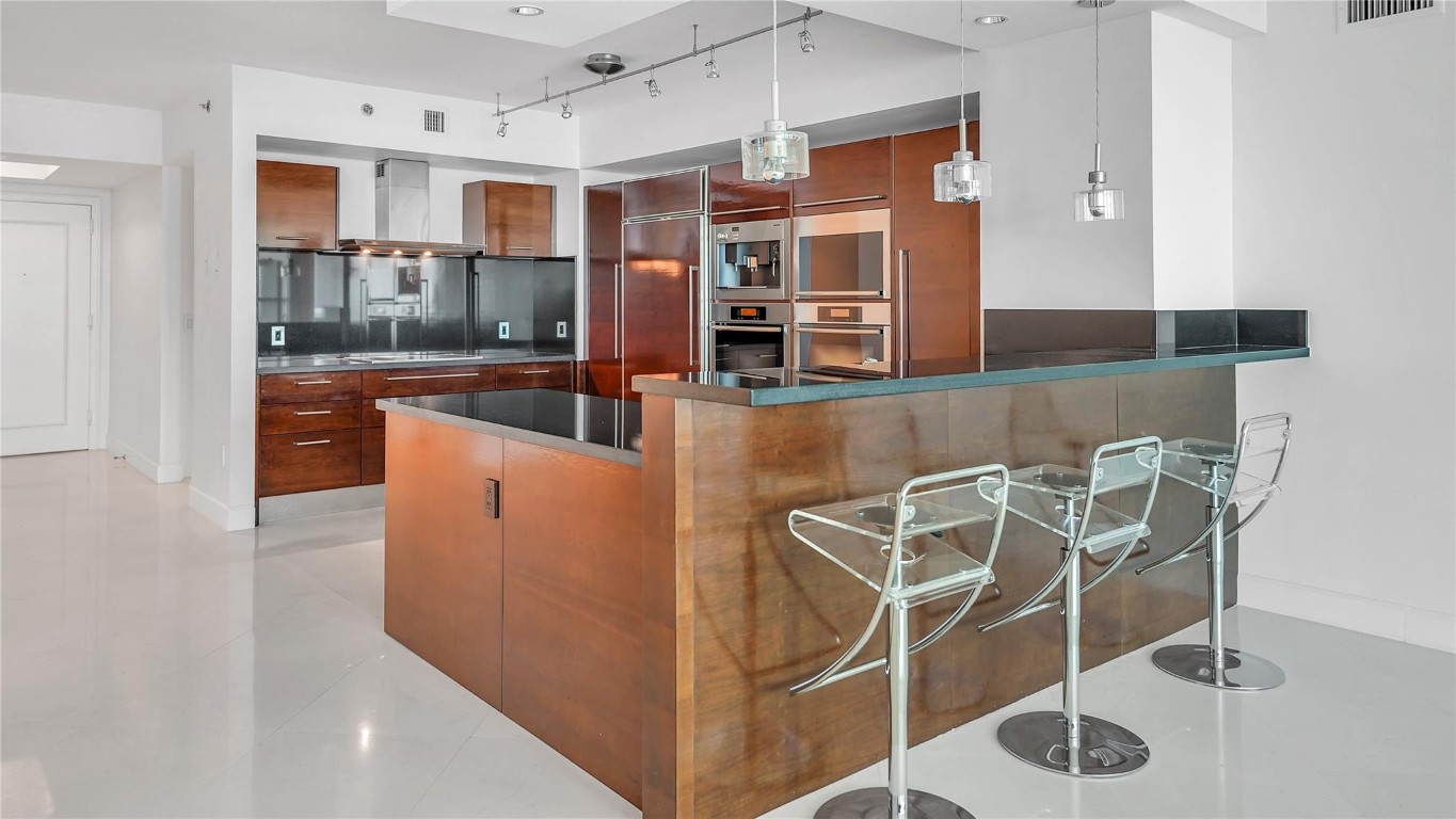 LAS OLAS BEACH CLUB - Residential