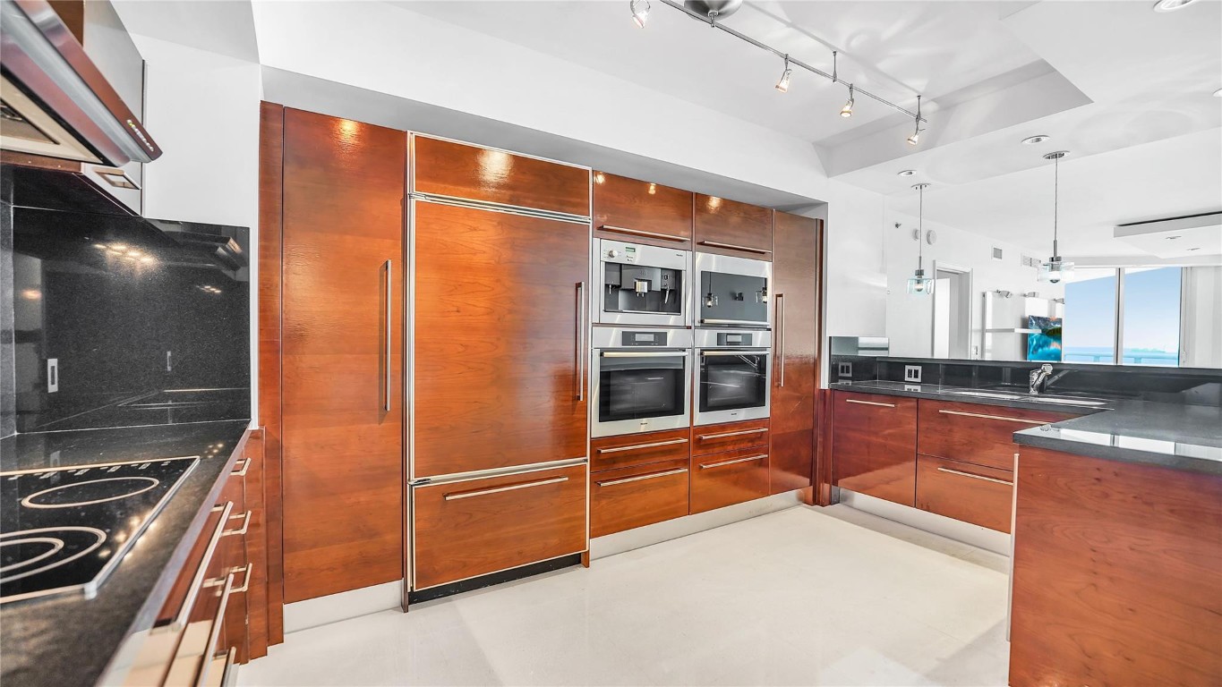 LAS OLAS BEACH CLUB - Residential