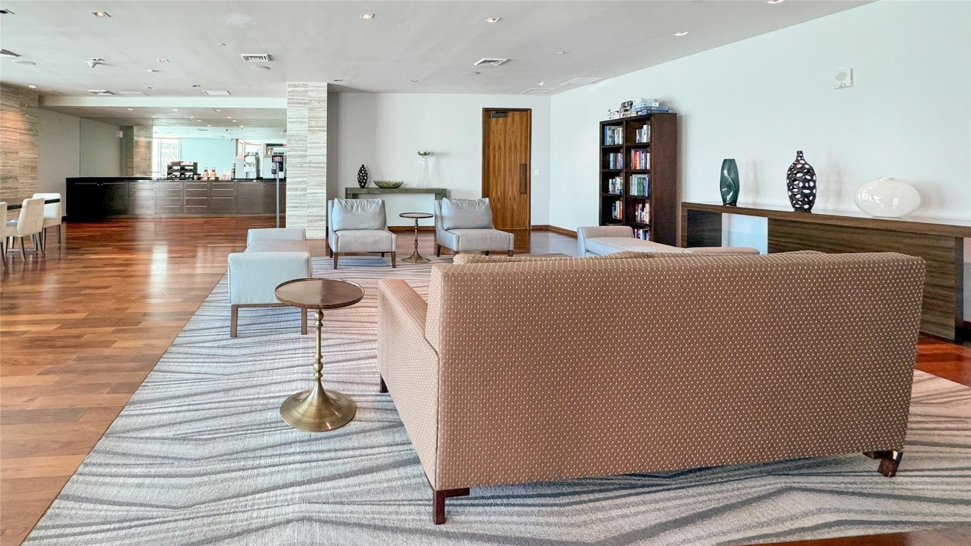 LAS OLAS BEACH CLUB - Residential