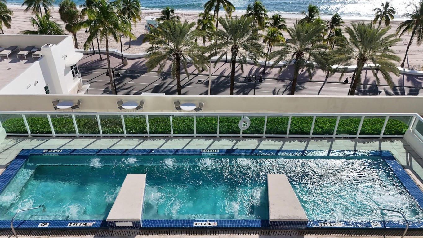 LAS OLAS BEACH CLUB - Residential