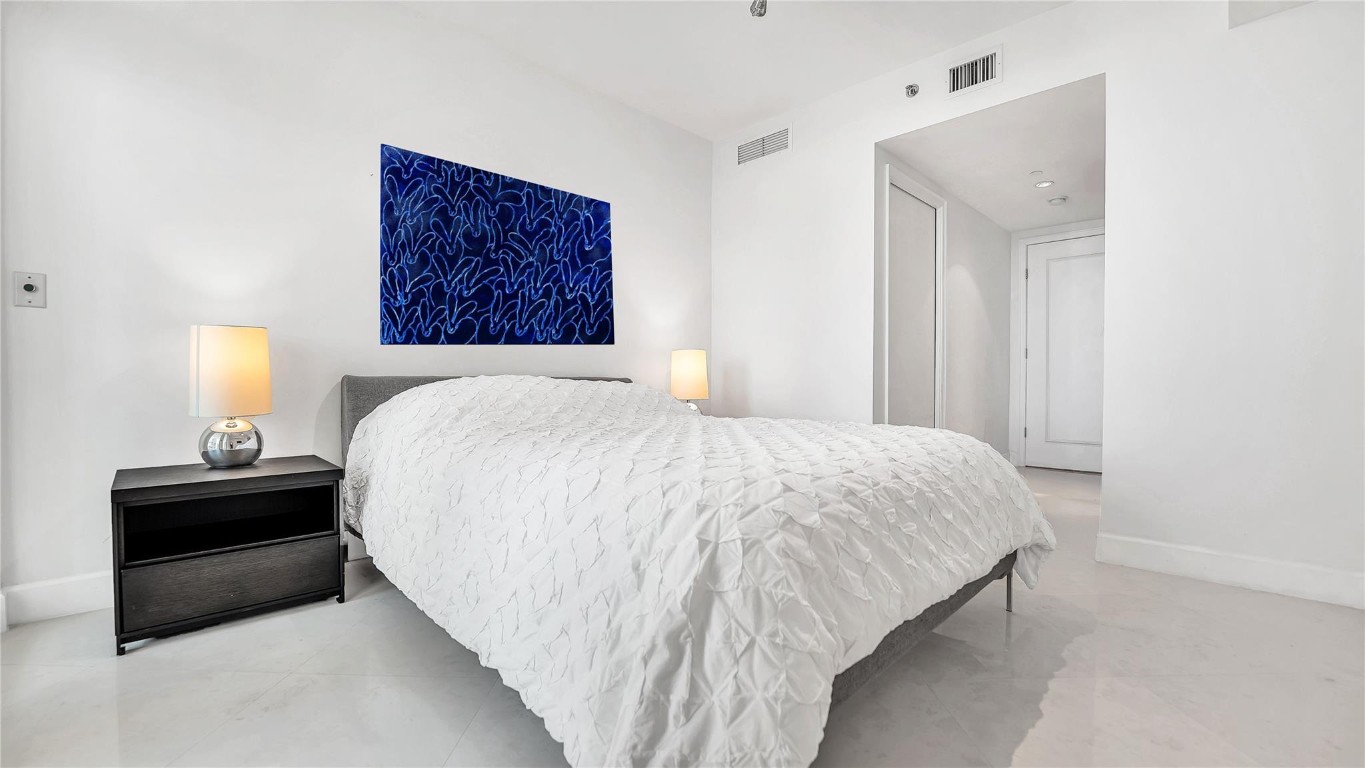 LAS OLAS BEACH CLUB - Residential