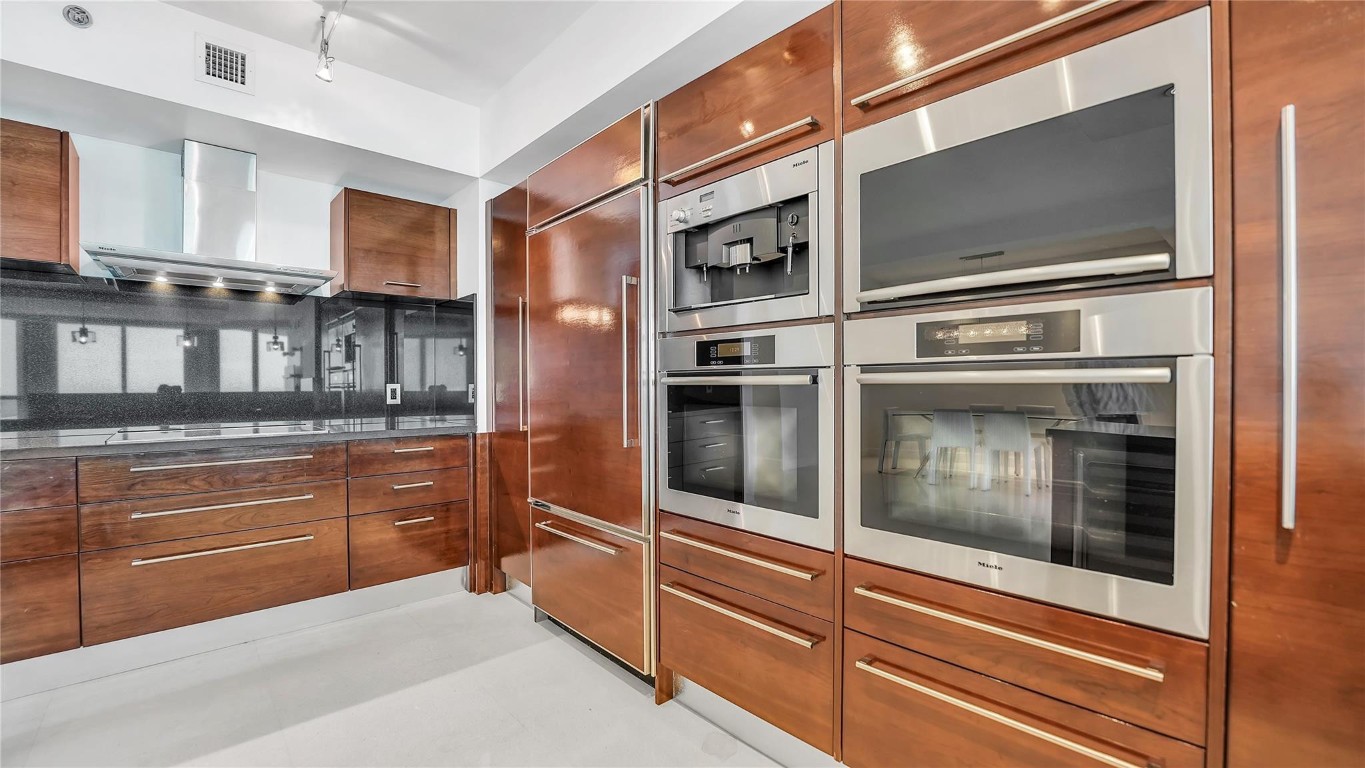 LAS OLAS BEACH CLUB - Residential