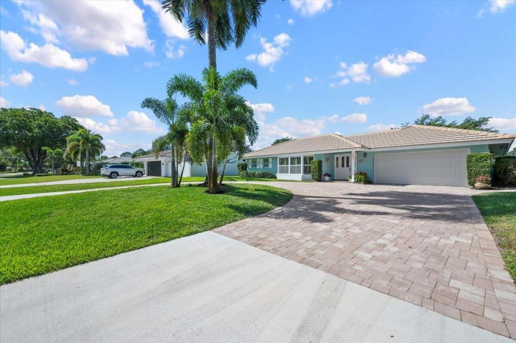Photo of 4360 Hickory Drive, Palm Beach Gardens, FL 33418 (MLS # R10981536)
