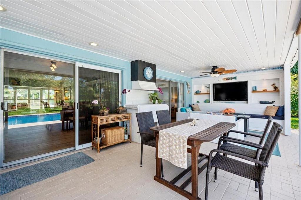 Photo of 4360 Hickory Drive, Palm Beach Gardens, FL 33418 (MLS # R10981536)