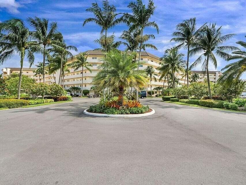400 N Federal Highway 208