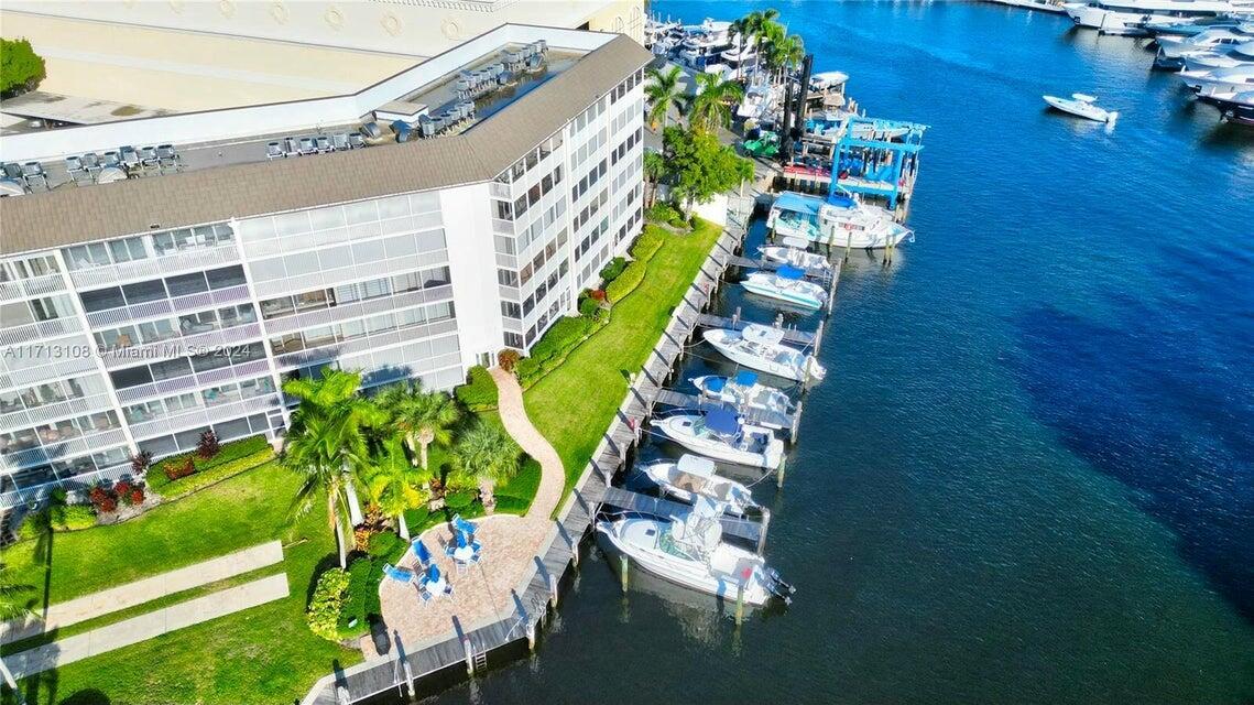 400 N Federal Highway 208