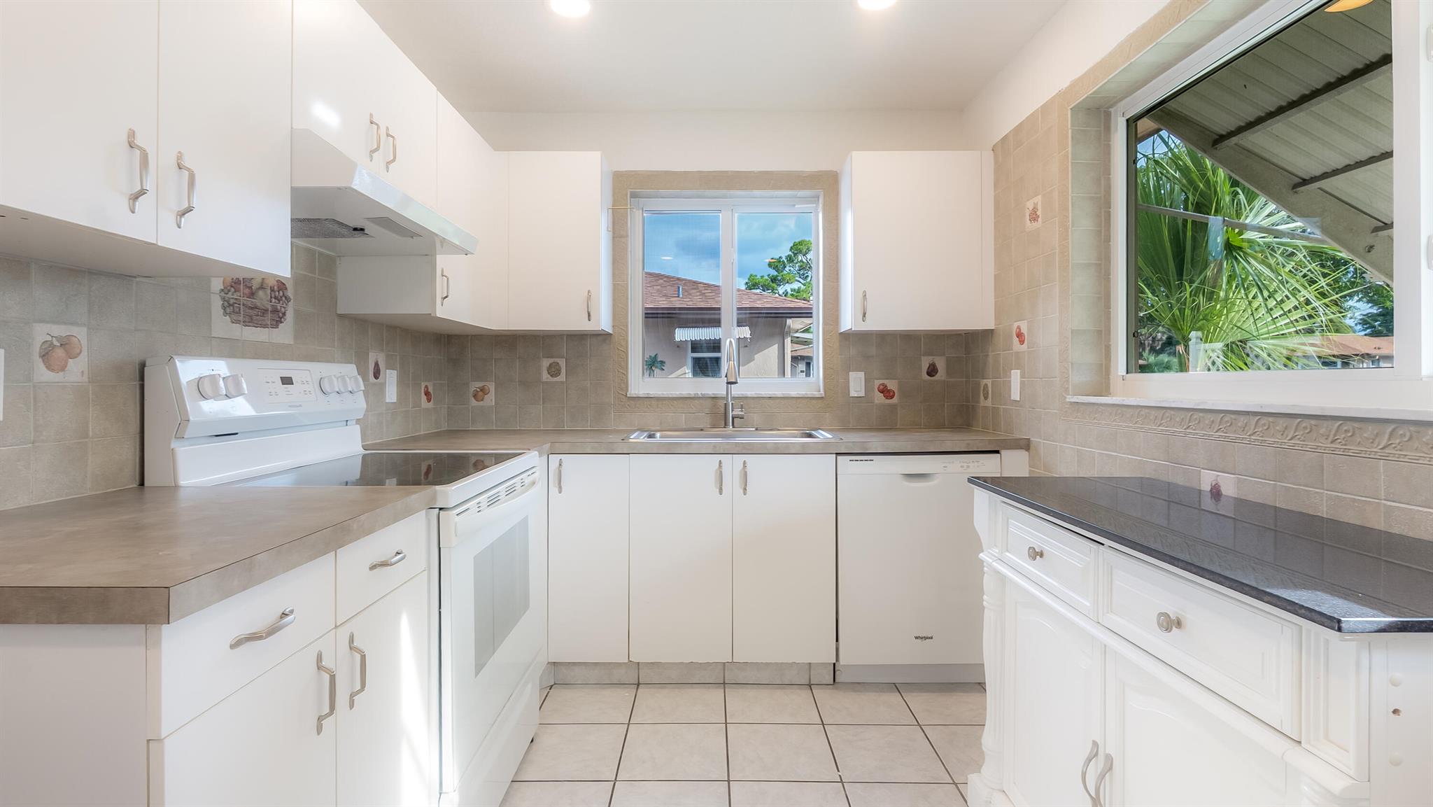 COUNTRY MANORS CONDO - Residential