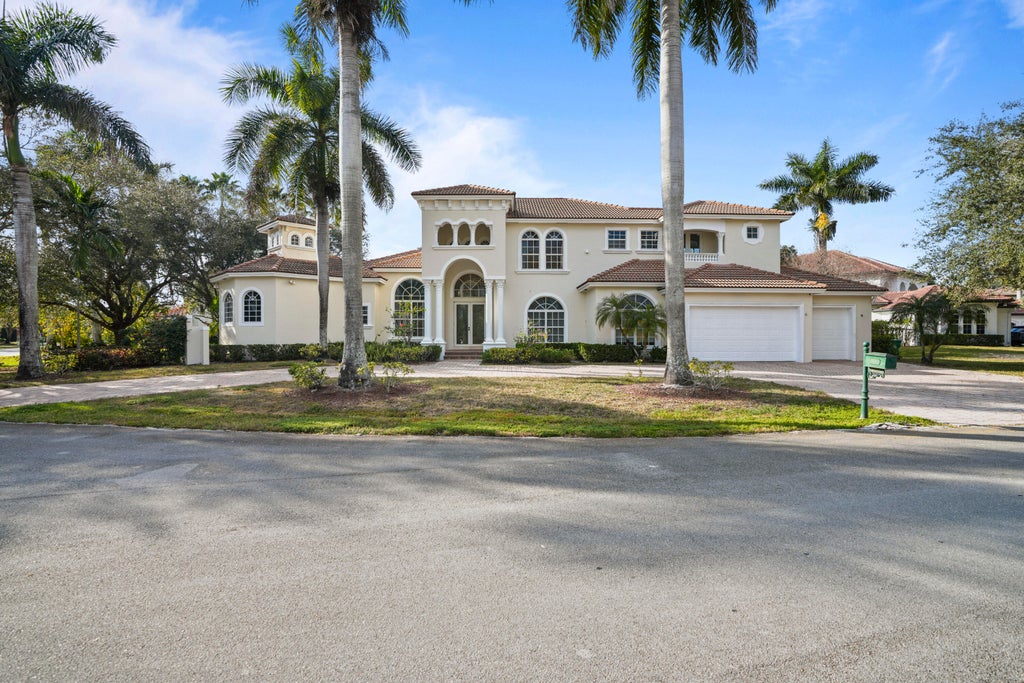 Photo of 3201 E Stonebrook Circle, Davie, FL 33330 (MLS # B26036948)