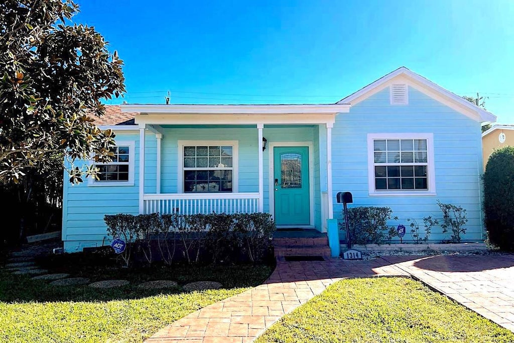 Photo of 1314 N Ocean Breeze, Lake Worth Beach, FL 33460 (MLS # R10946848)