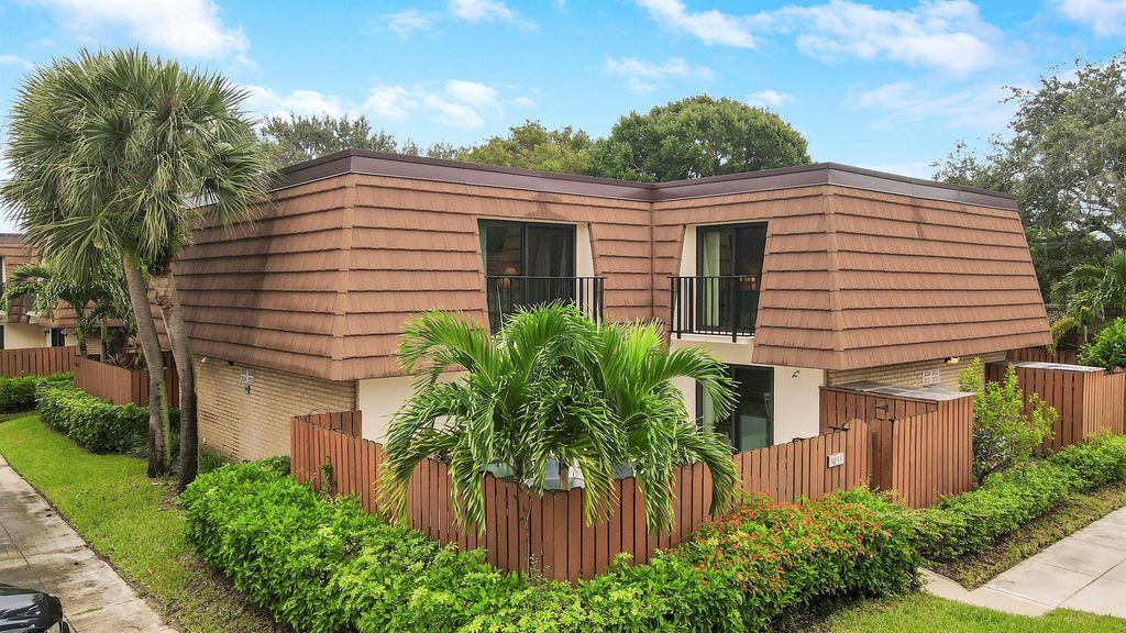 Photo of 3033 30th Court, Jupiter, FL 33477 (MLS # R10923457)